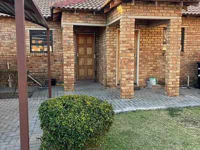 2 Bedroom Apartment To Rent in Roodepoort - 47LO.webp