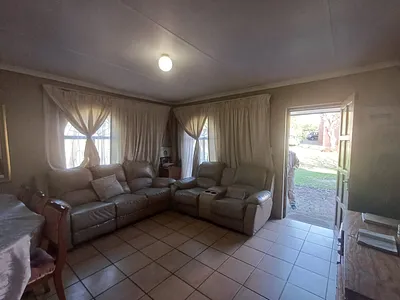 2 Bedroom Apartment To Rent in Johannesburg - eAbE.webp