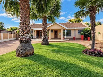 4 Bedroom House For Sale in Bloemfontein - bc4m.webp