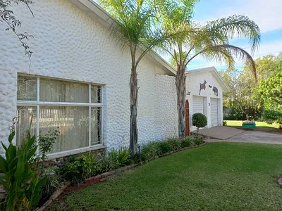 4 Bedroom House For Sale in Oosterville, Upington - ltey.webp