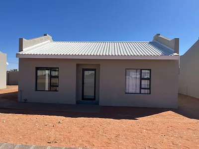 2 Bedroom Townhouse For Sale in Upington - edw3.webp