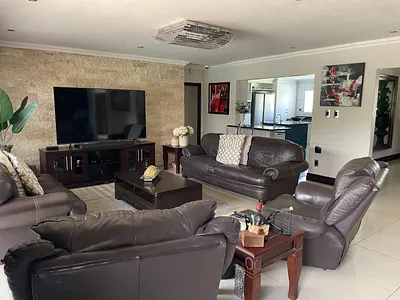 4 Bedroom House For Sale in Bloemfontein - hxAy.webp