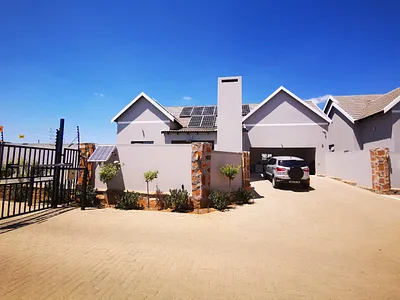 2 Bedroom Townhouse For Sale in Bloemfontein - qpGO.webp
