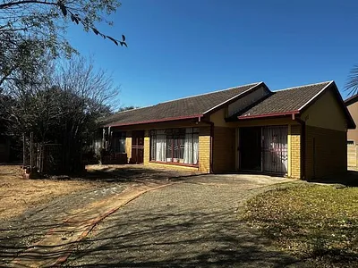 3 Bedroom House For Sale in Bloemfontein - I0Yk.webp
