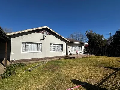 3 Bedroom House For Sale in Bloemfontein - jZlr.webp