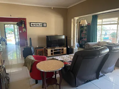 4 Bedroom House For Sale in Bloemfontein - 3b0r.webp