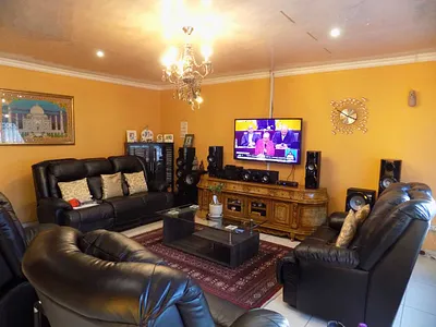 4 Bedroom House For Sale in Bloemfontein - 0mYZ.webp