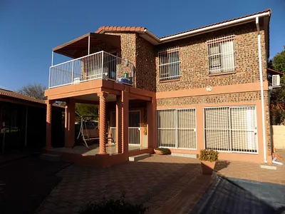 4 Bedroom House For Sale in Bloemfontein - qMqp.webp