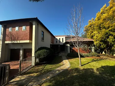 4 Bedroom House For Sale in Bloemfontein - RPzY.webp
