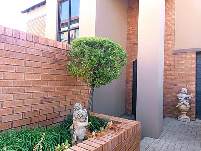3 Bedroom Townhouse For Sale in Bloemfontein - 3GSD.webp