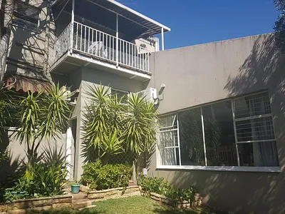 3 Bedroom Townhouse For Sale in Bloemfontein - uyF1.webp