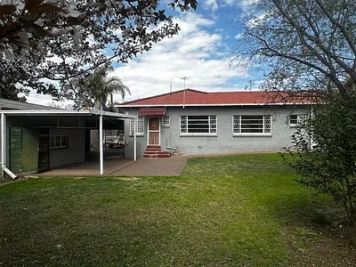 6 Bedroom House For Sale in Bloemfontein - H3Rw.webp