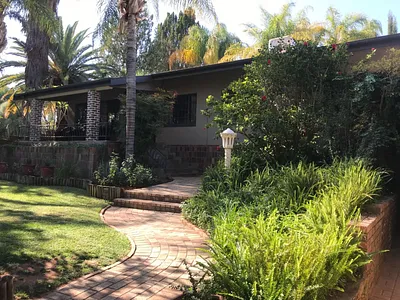 4 Bedroom House For Sale in Upington - 6Gvi.webp