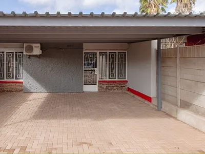 2 Bedroom Apartment For Sale in Upington - 89xQ.webp