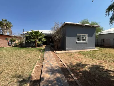 3 Bedroom House For Sale in Upington - doPK.webp