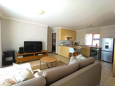 2 Bedroom Townhouse For Sale in Spitskop SH, Bloemfontein - z3AB.webp