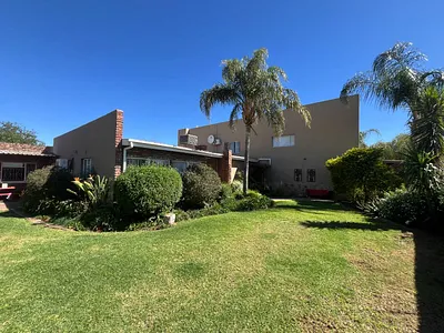 5 Bedroom House For Sale in Upington - img