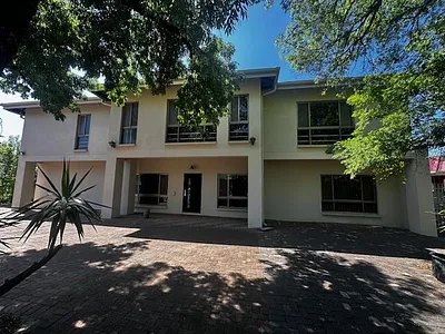 9 Bedroom House For Sale in Bloemfontein - H7LJ.webp