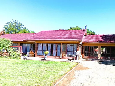 5 Bedroom House For Sale in Bloemfontein - pTLX.webp