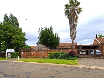 3 Bedroom Townhouse For Sale in Bloemfontein - img