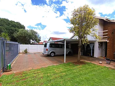 4 Bedroom House For Sale in Bloemfontein - xVgn.webp
