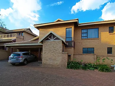 4 Bedroom Townhouse For Sale in Bloemfontein - img