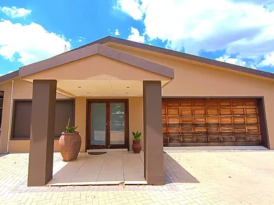 4 Bedroom House For Sale in Bloemfontein - img