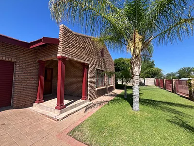 3 Bedroom House For Sale in Upington - img