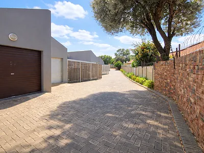 2 Bedroom Townhouse For Sale in Bloemfontein - qTCs.webp