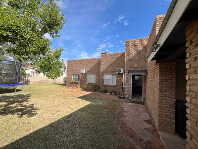 4 Bedroom House For Sale in Upington - img