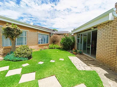 3 Bedroom Townhouse For Sale in Bloemfontein - K9lZ.webp