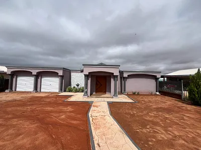 3 Bedroom House For Sale in Upington - cTXL.webp