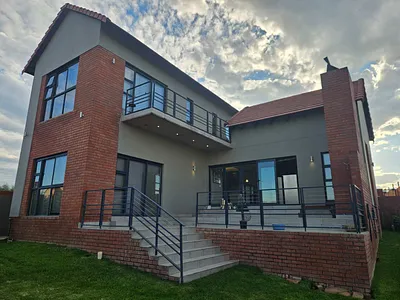 3 Bedroom Townhouse For Sale in Bloemfontein - W7Kh.webp