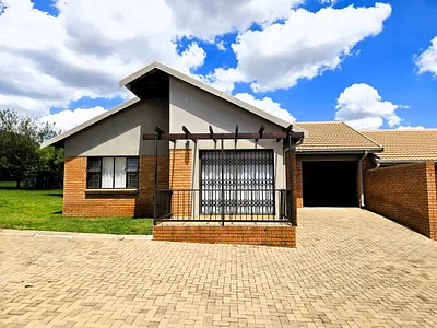 1 Bedroom Townhouse For Sale in Spitskop SH, Bloemfontein - jNJK.webp