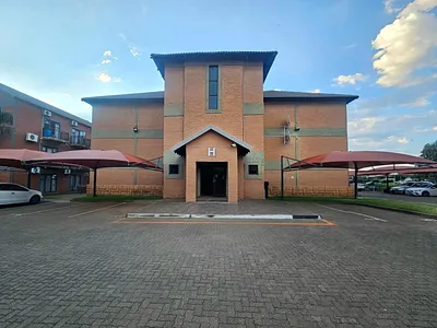1 Bedroom Apartment For Sale in Spitskop SH, Bloemfontein - k2Es.webp