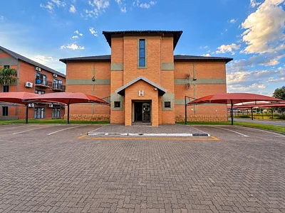 1 Bedroom Apartment For Sale in Spitskop SH, Bloemfontein - kVUK.webp