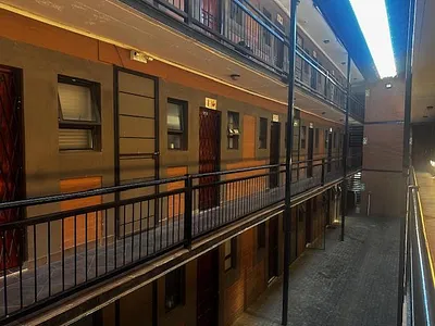 1 Bedroom Apartment For Sale in Spitskop SH, Bloemfontein - img