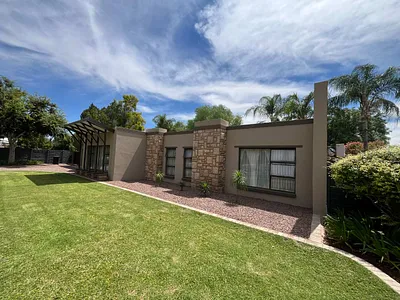 3 Bedroom House For Sale in Upington - CUkF.webp