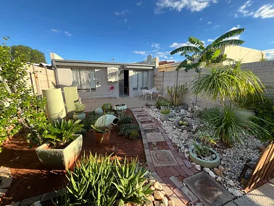 1 Bedroom Apartment For Sale in Upington - img