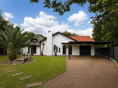 3 Bedroom House For Sale in Bloemfontein - x0HS.webp