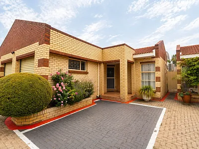 3 Bedroom Townhouse For Sale in Bloemfontein - img