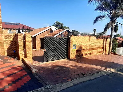 3 Bedroom House To Rent in Soweto - img
