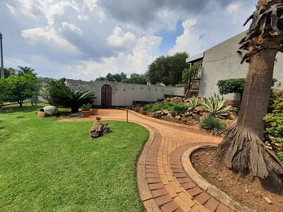 3 Bedroom House For Sale in Edenvale - yWW3.webp