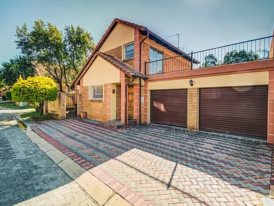 4 Bedroom House For Sale in Edenvale - lSEQ.webp