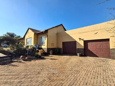 3 Bedroom House For Sale in Germiston - 7CBv.webp