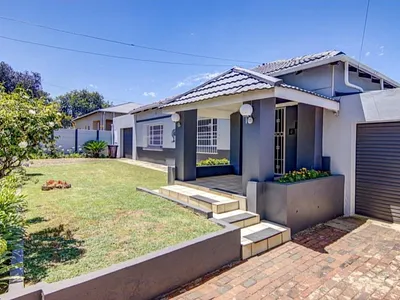3 Bedroom House For Sale in Germiston - R5tA.webp