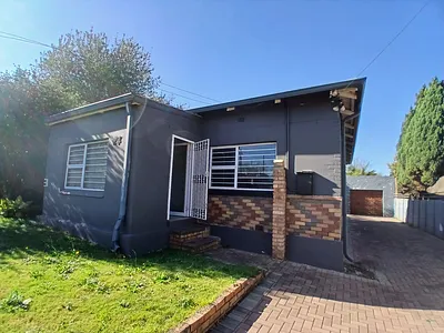 3 Bedroom House For Sale in Germiston - Xrb0.webp