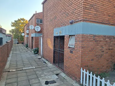 3 Bedroom Apartment For Sale in Germiston - tCMJ.webp