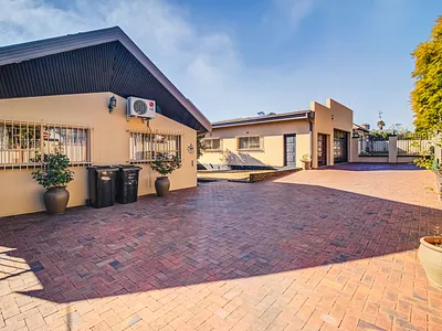 5 Bedroom House For Sale in Germiston - SYIK.webp