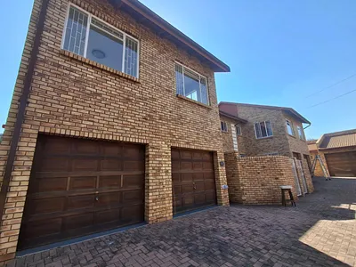 3 Bedroom Townhouse For Sale in Edenvale - CZwS.webp